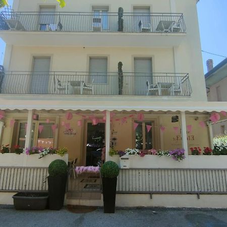 Hotel Eriale リミニ エクステリア 写真