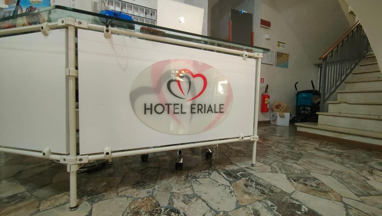 Hotel Eriale リミニ エクステリア 写真