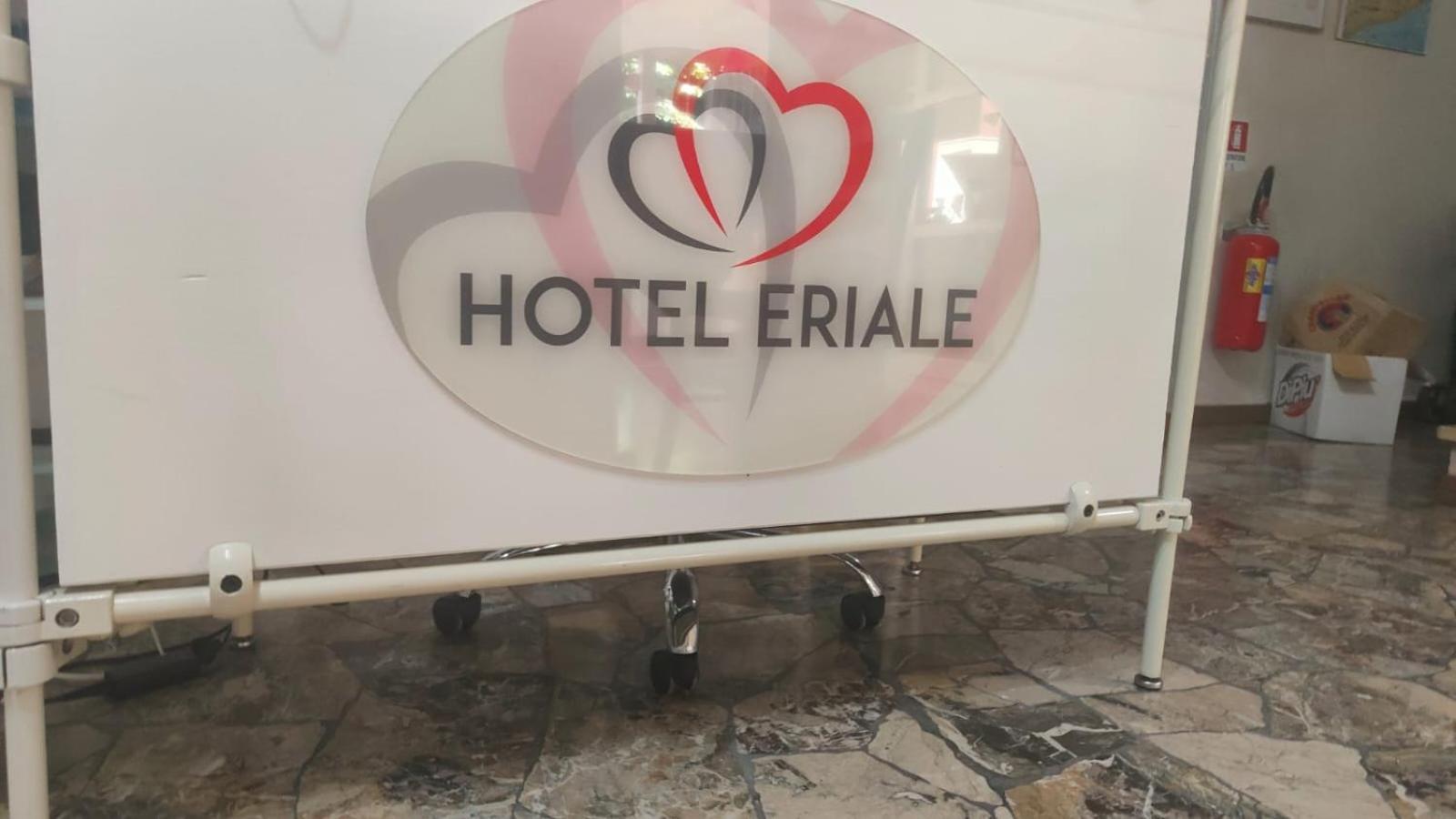 Hotel Eriale リミニ エクステリア 写真