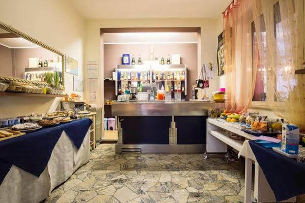 Hotel Eriale リミニ エクステリア 写真